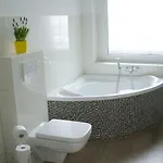 Schoene 3-zimmer Im Herzen Von Apartamento