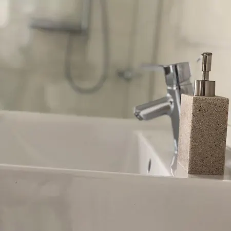 Apartment Schoene 3-zimmer Im Herzen Von *